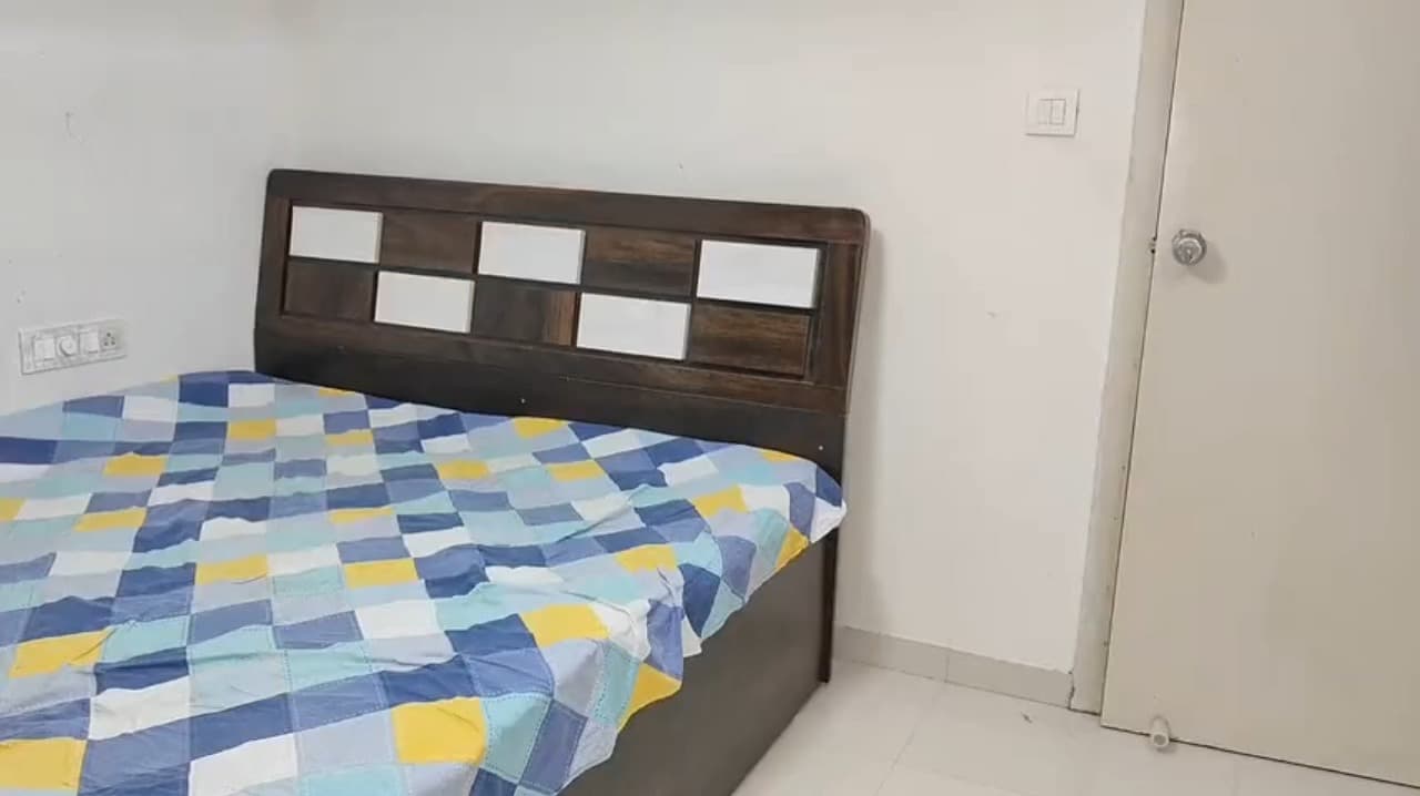 Komal, your father has said that give my girl a honeymoon training