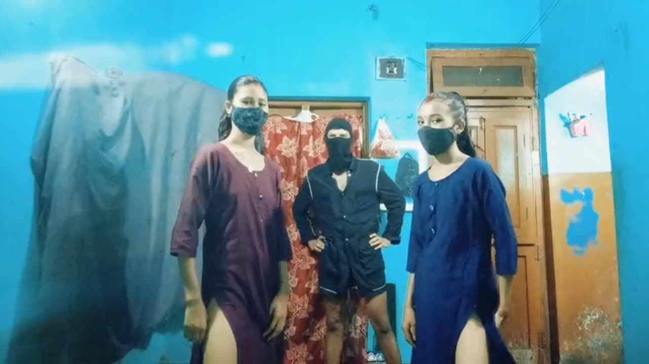 Indian School Friends Threesome Xxxx, desi village school friend threesome GF BF OYO Xxxx hardcore