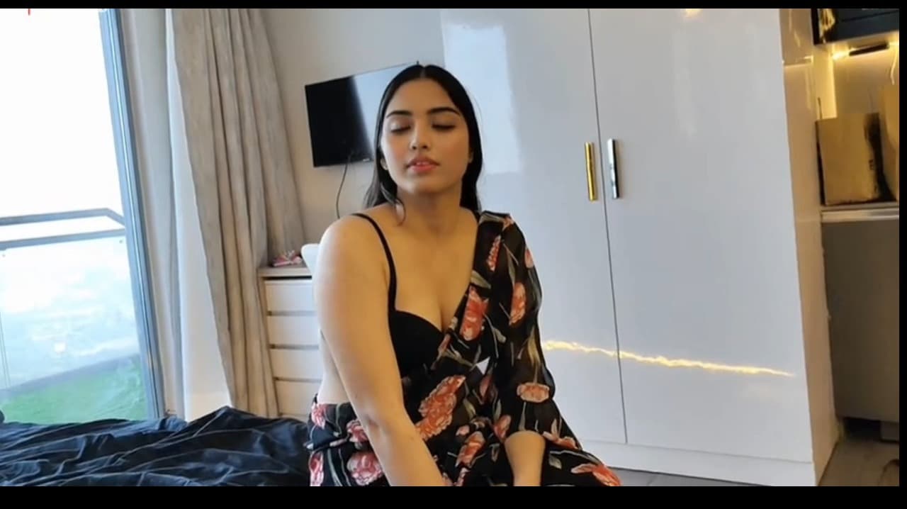 Indian Bahu Having Hardcore Sex at 45th Floor with Delhi City View | 